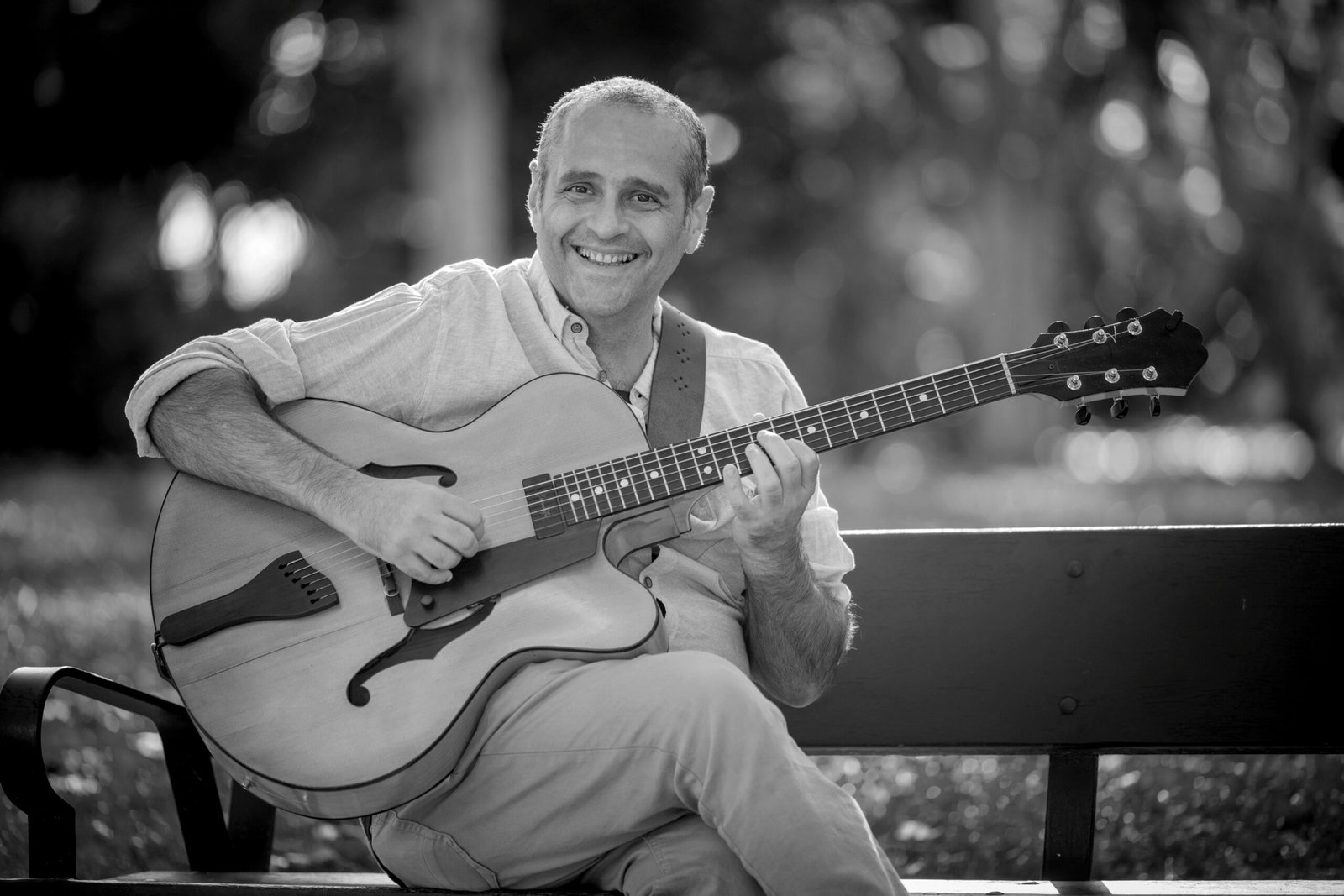 Pedro Barboza con la guitarra