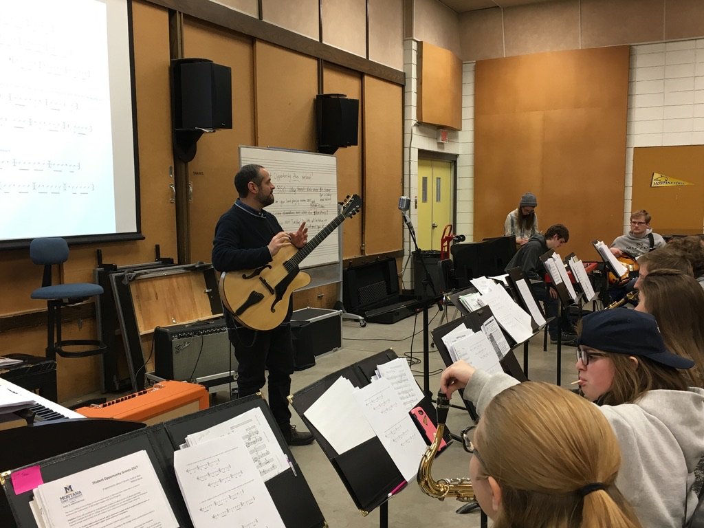 Pedro Barboza en una masterclass con estudiantes
